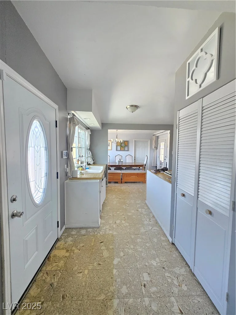 5704 Heron, Las Vegas, NV 89107