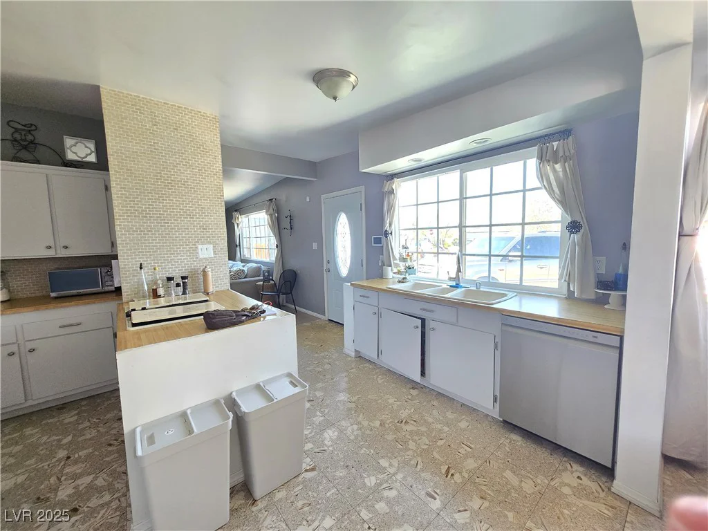5704 Heron, Las Vegas, NV 89107