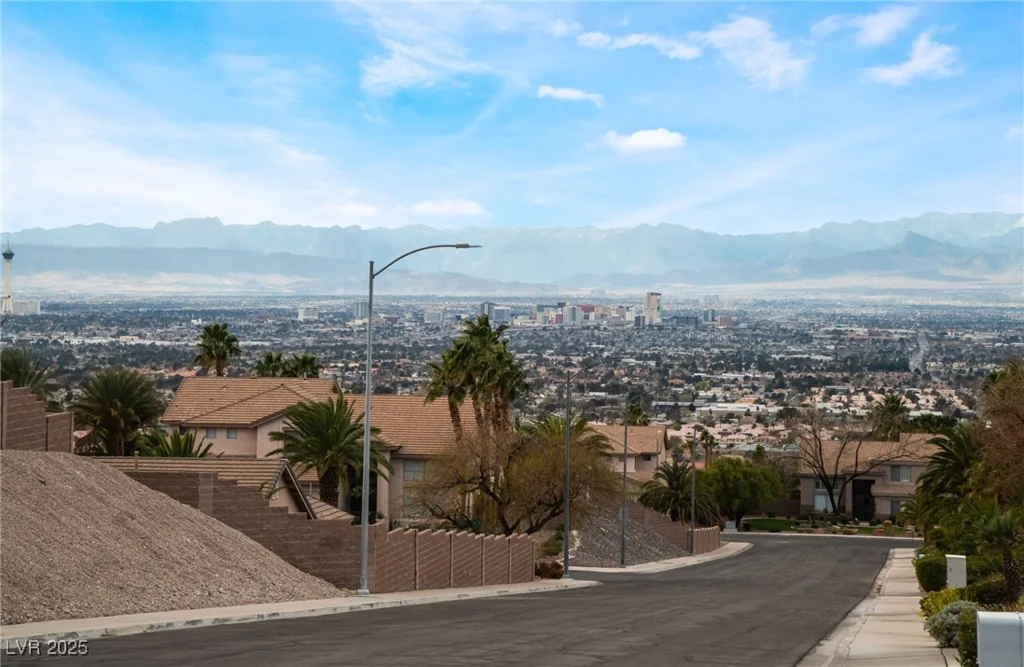 7076 OAKLEIGH, Las Vegas, NV 89110