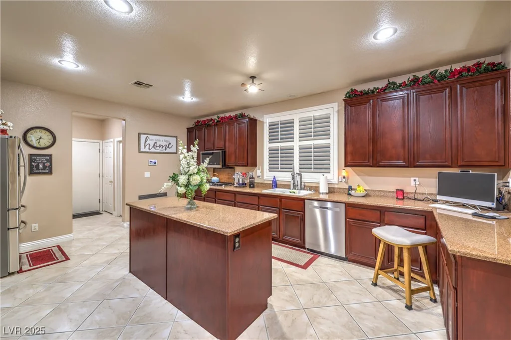 7908 Horse Bridle, Las Vegas, NV 89131