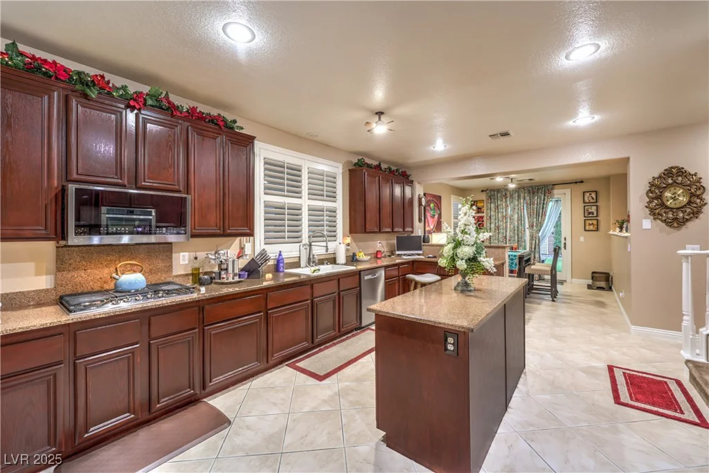 7908 Horse Bridle, Las Vegas, NV 89131