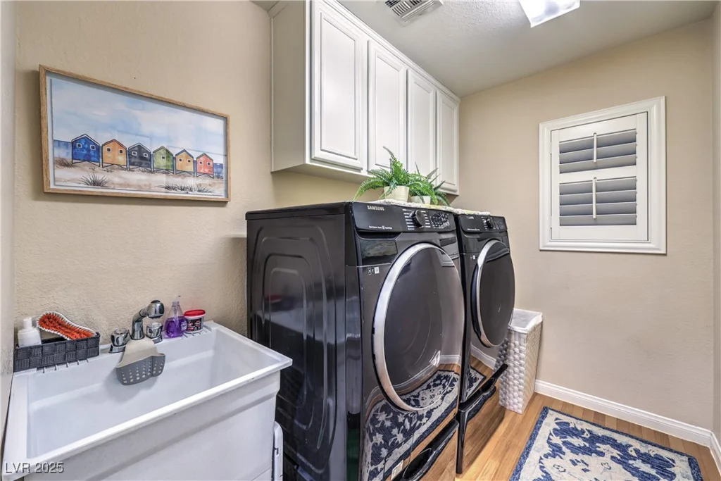 7908 Horse Bridle, Las Vegas, NV 89131