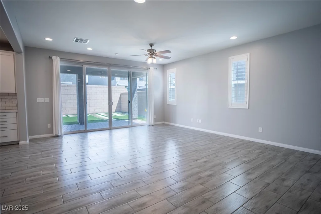 7456 Tinley Creek, Las Vegas, NV 89113