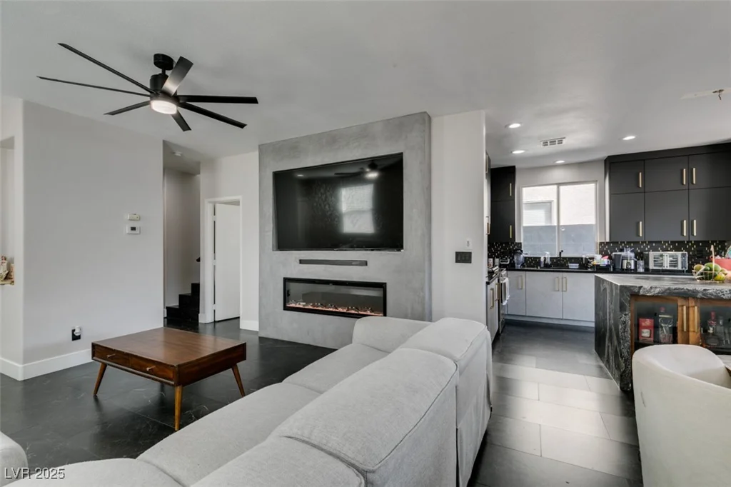 1352 Angel Falls, Las Vegas, NV 89142