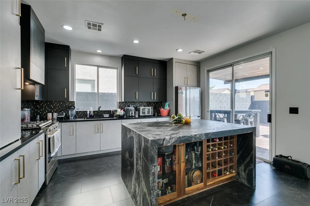 1352 Angel Falls, Las Vegas, NV 89142