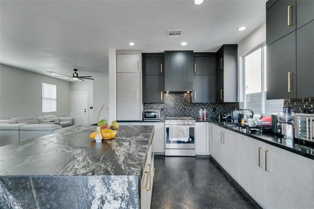 1352 Angel Falls, Las Vegas, NV 89142