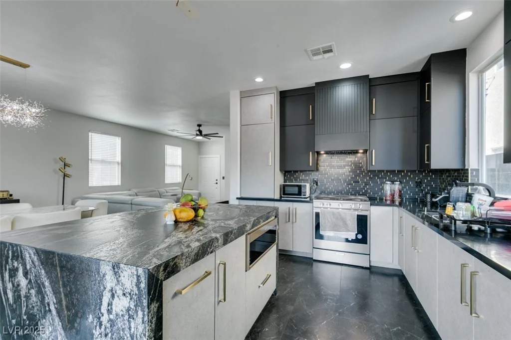 1352 Angel Falls, Las Vegas, NV 89142