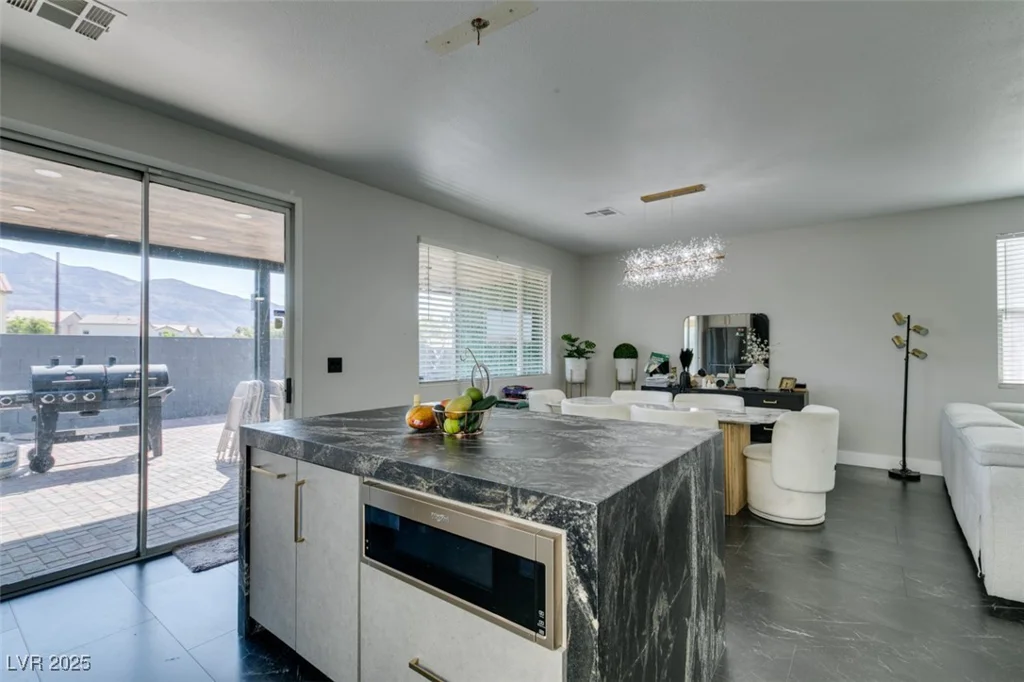 1352 Angel Falls, Las Vegas, NV 89142