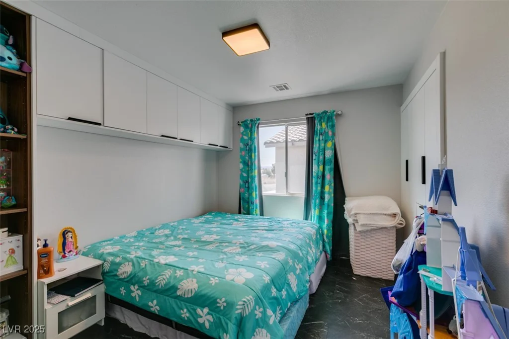 1352 Angel Falls, Las Vegas, NV 89142
