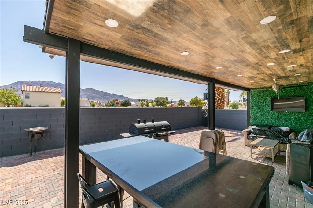 1352 Angel Falls, Las Vegas, NV 89142