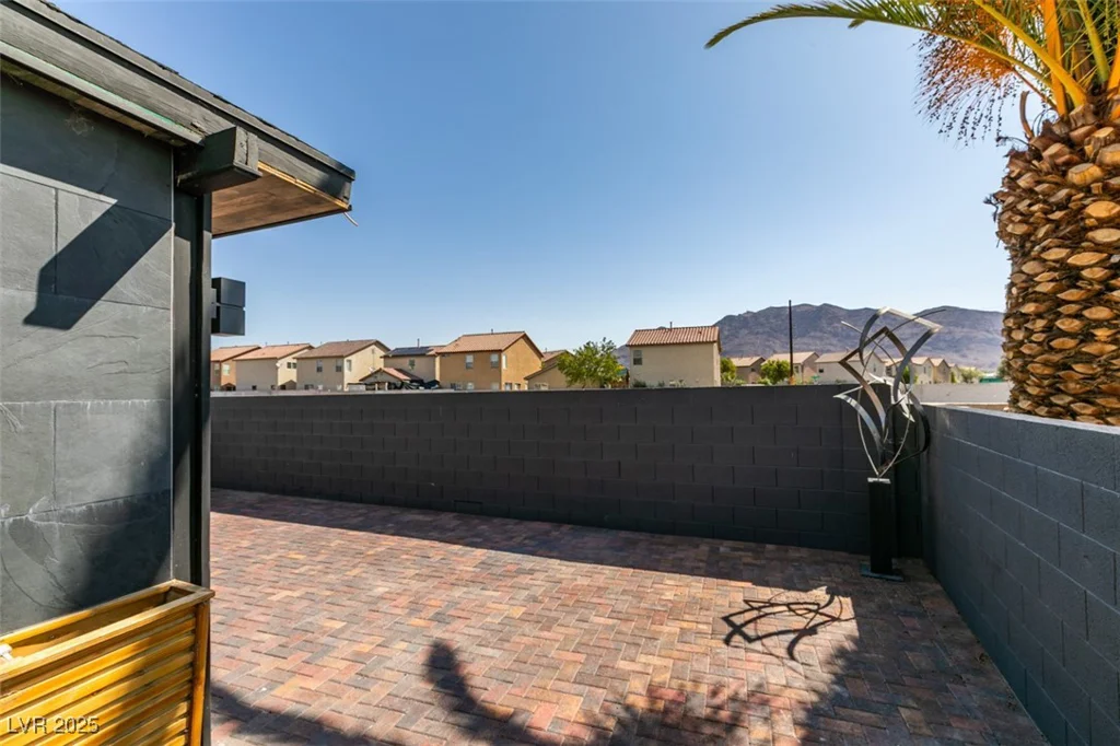 1352 Angel Falls, Las Vegas, NV 89142