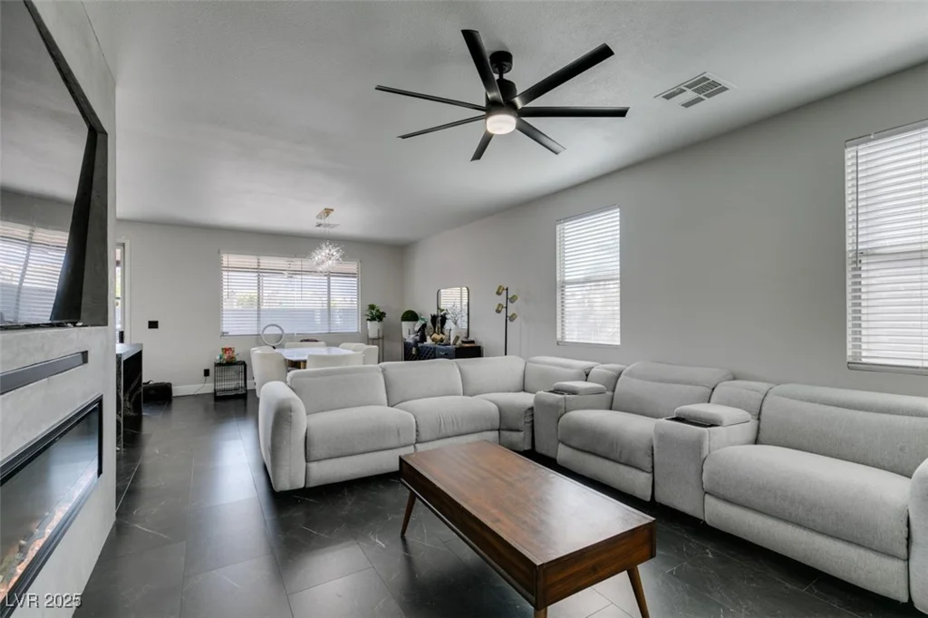 1352 Angel Falls, Las Vegas, NV 89142