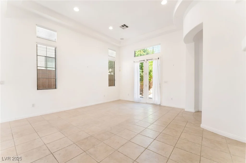 9025 Loggers Mill, Las Vegas, NV 89143