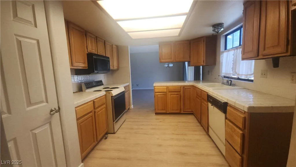 3232 Dayflower, Las Vegas, NV 89121
