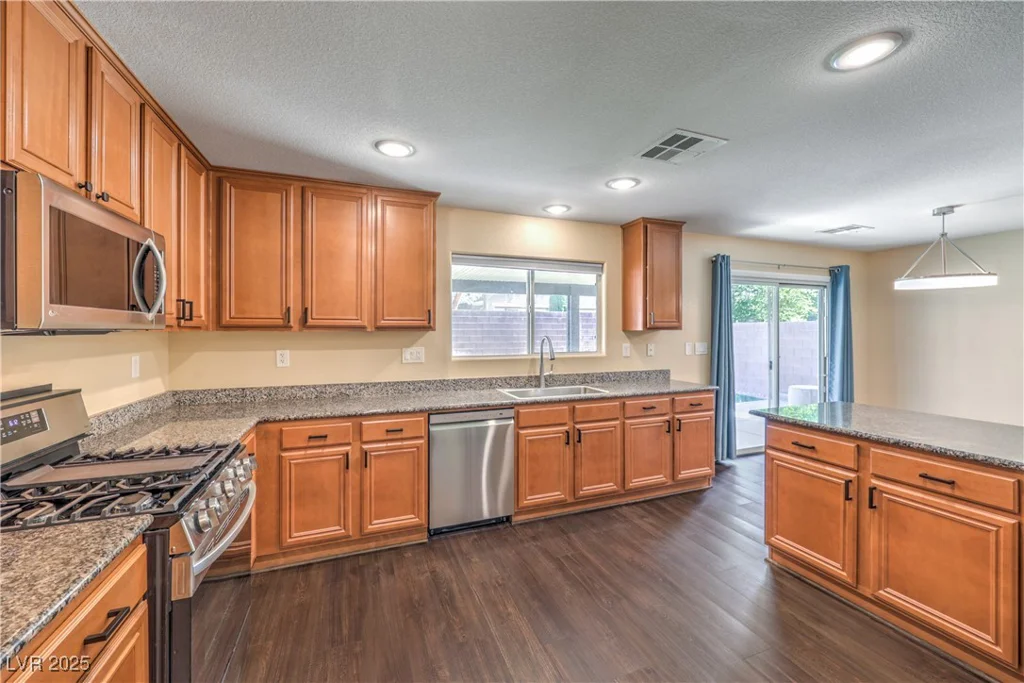 10072 Pelham Park, Las Vegas, NV 89148