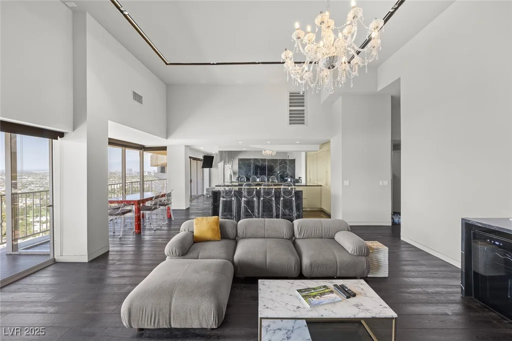 3111 Bel Air, Las Vegas, NV 89109