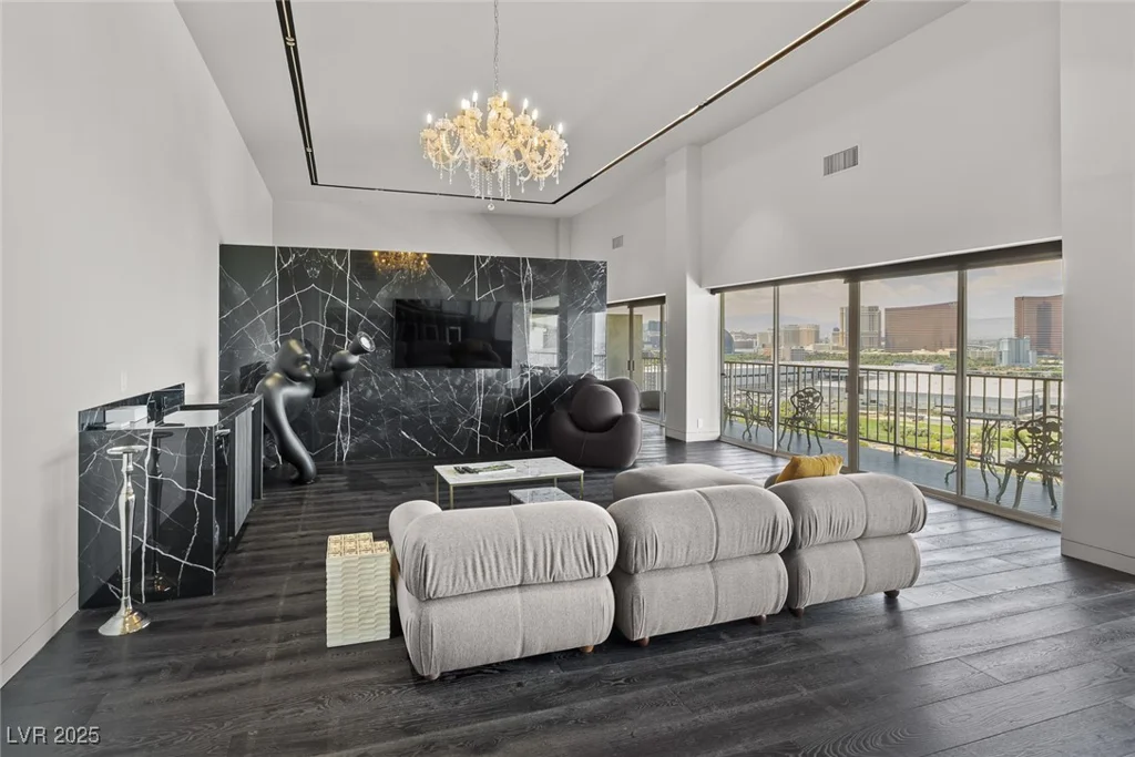 3111 Bel Air, Las Vegas, NV 89109