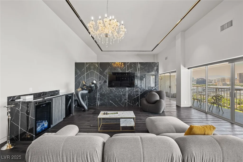 3111 Bel Air, Las Vegas, NV 89109
