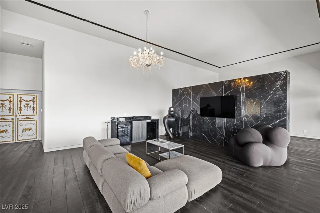 3111 Bel Air, Las Vegas, NV 89109