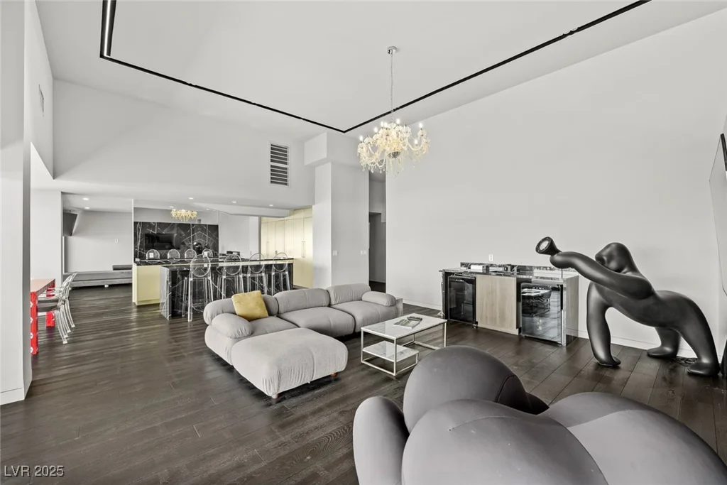 3111 Bel Air, Las Vegas, NV 89109