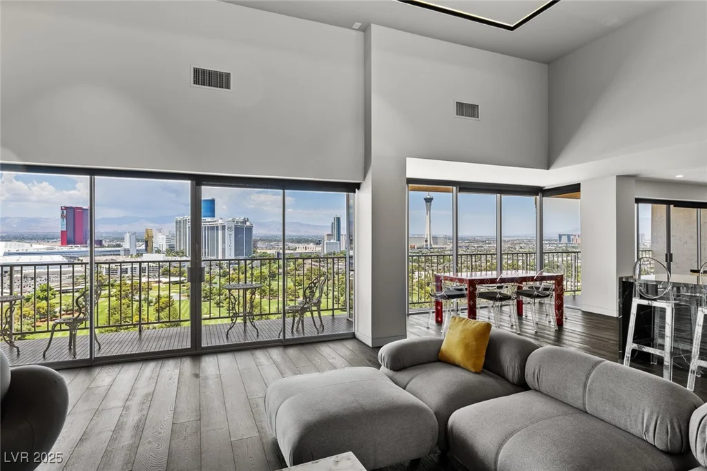 3111 Bel Air, Las Vegas, NV 89109