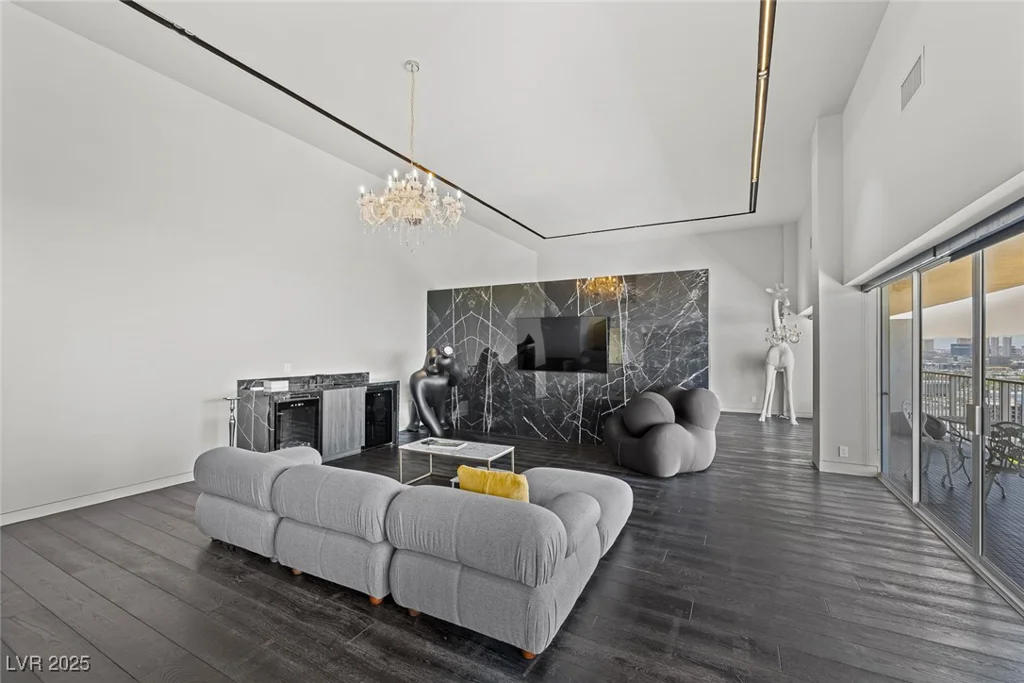 3111 Bel Air, Las Vegas, NV 89109
