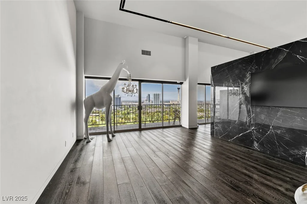 3111 Bel Air, Las Vegas, NV 89109