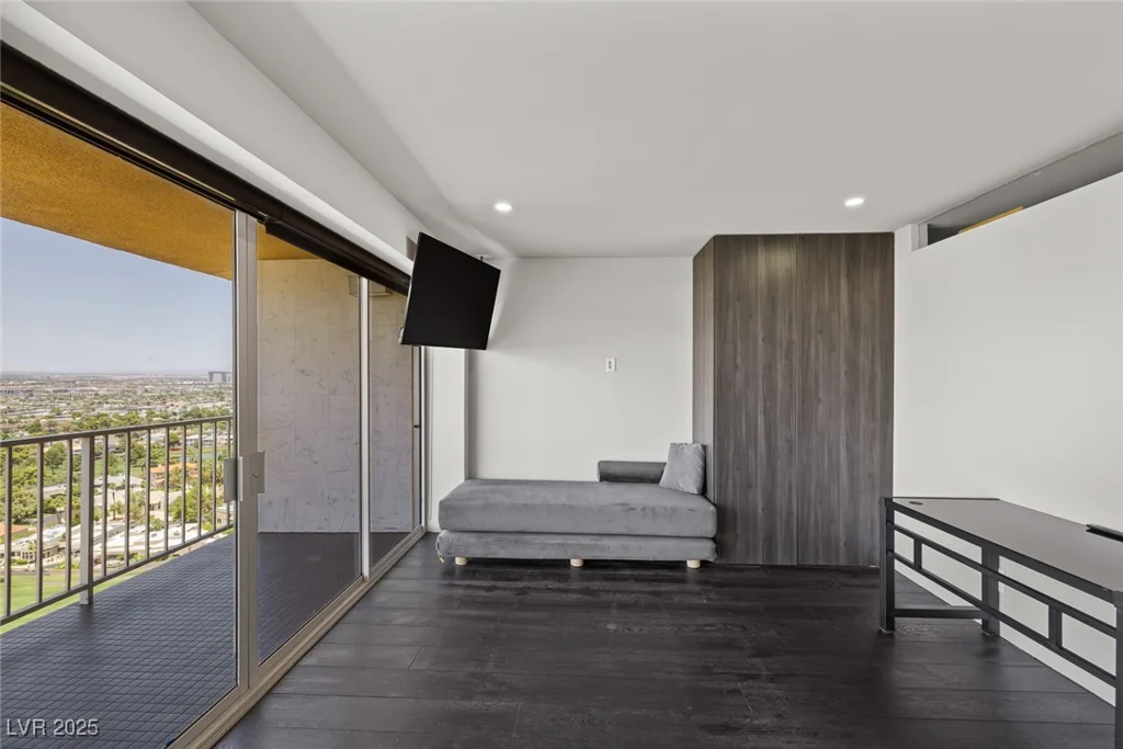 3111 Bel Air, Las Vegas, NV 89109