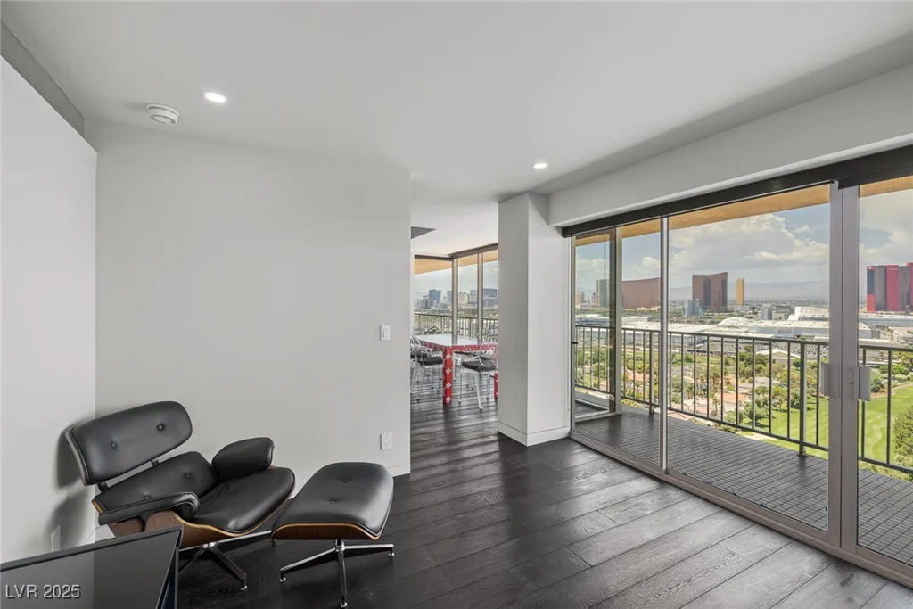 3111 Bel Air, Las Vegas, NV 89109