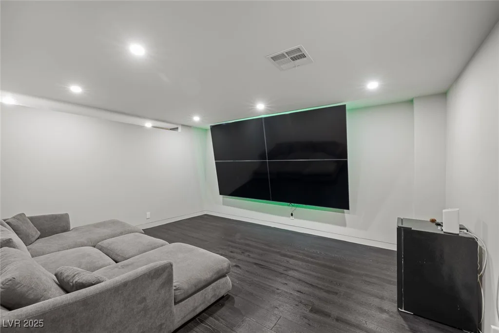 3111 Bel Air, Las Vegas, NV 89109