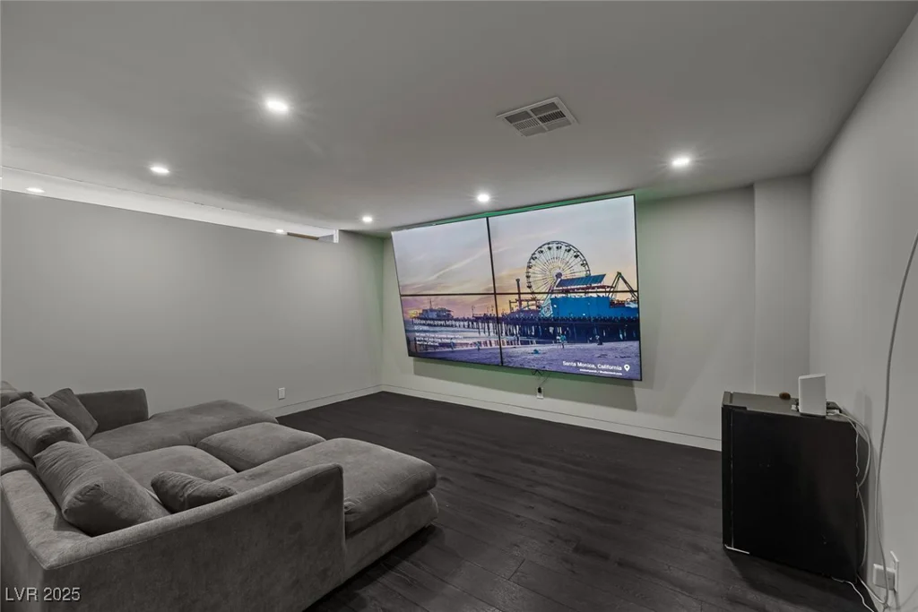 3111 Bel Air, Las Vegas, NV 89109