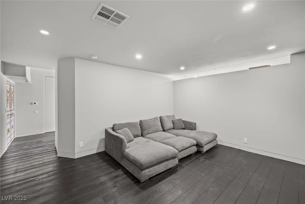 3111 Bel Air, Las Vegas, NV 89109