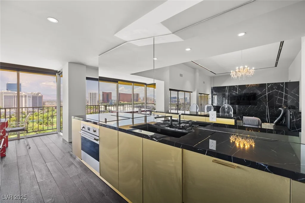 3111 Bel Air, Las Vegas, NV 89109