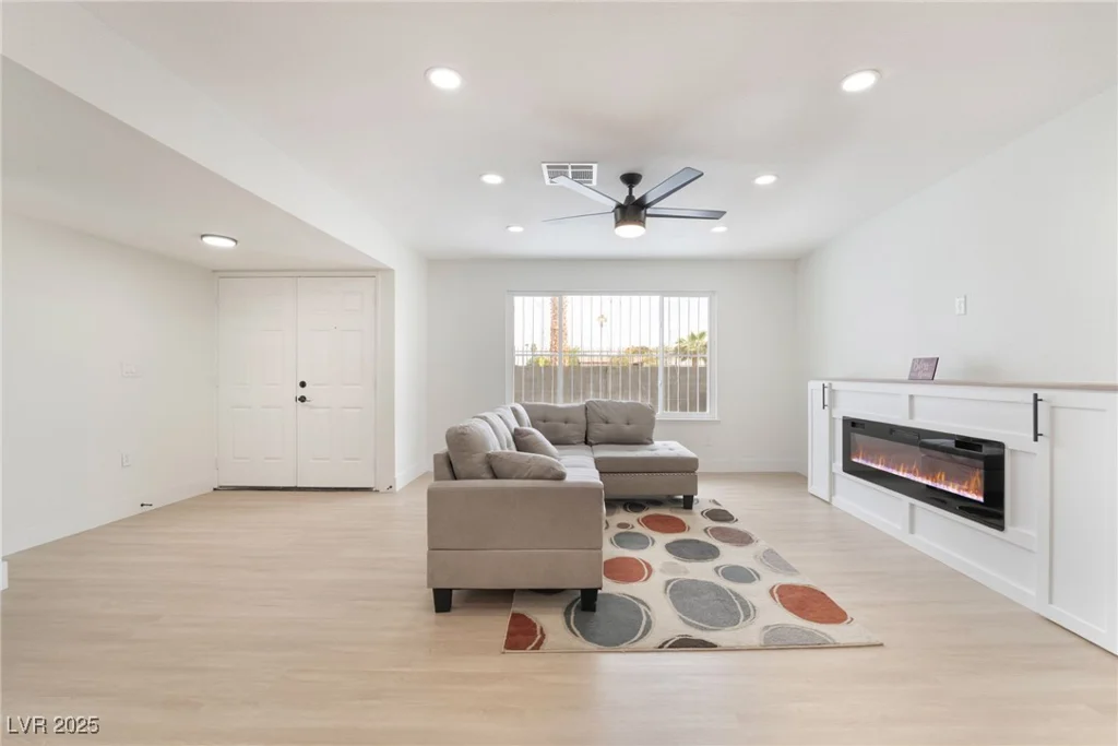 4237 Twain, Las Vegas, NV 89121