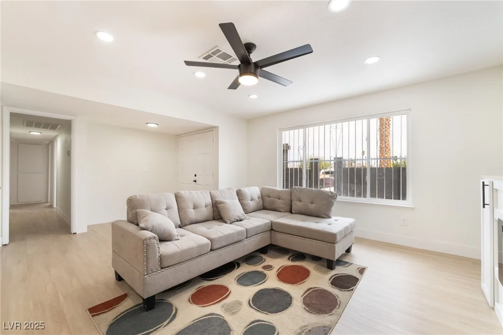 4237 Twain, Las Vegas, NV 89121