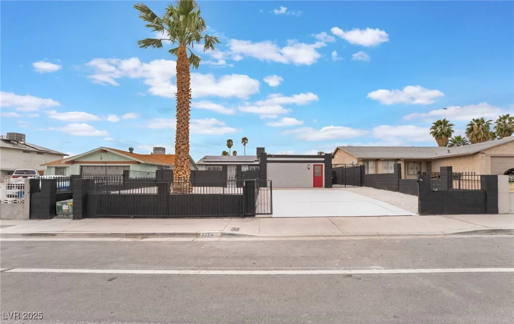 4237 Twain, Las Vegas, NV 89121
