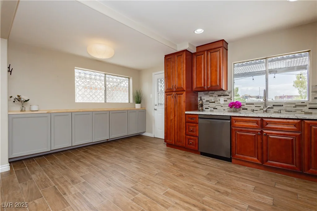 67 Oklahoma, Henderson, NV 89015