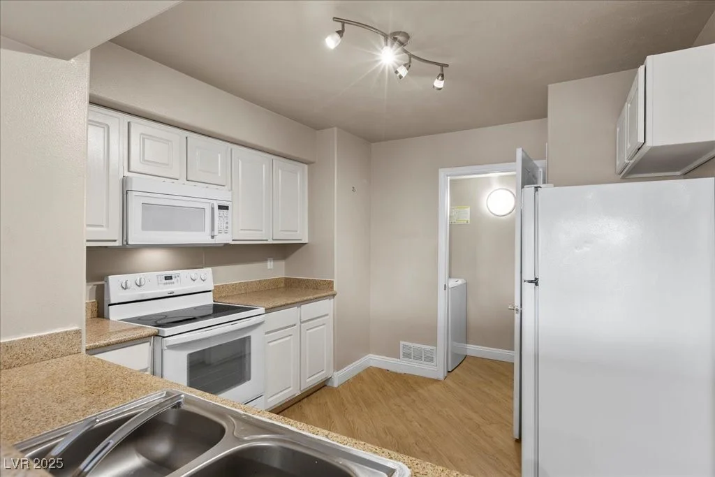 8000 Badura, Las Vegas, NV 89113
