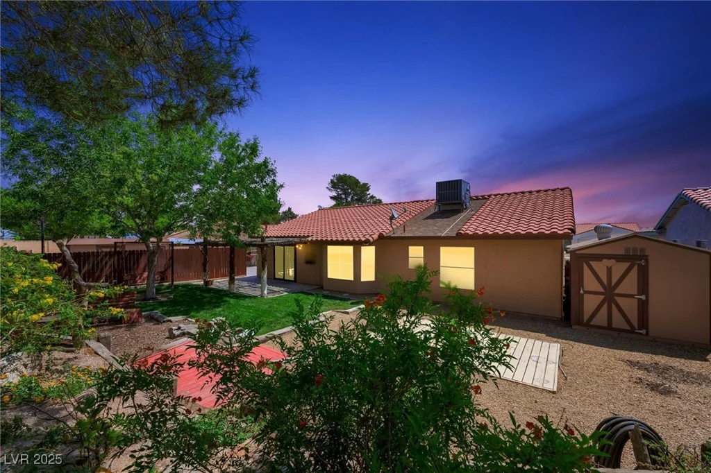 1929 Stonington, Las Vegas, NV 89108