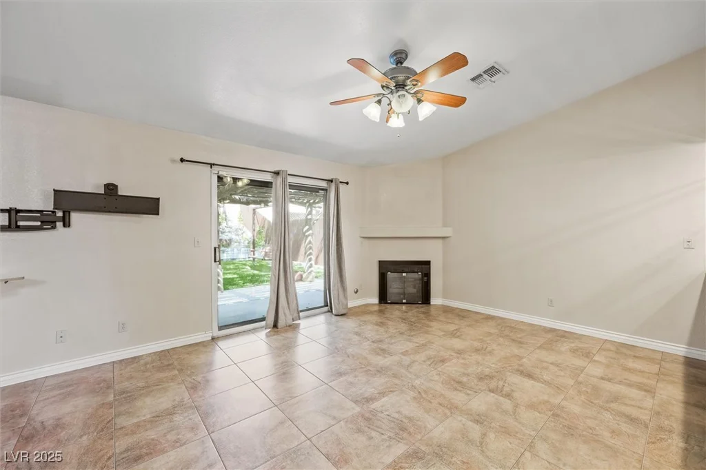 1929 Stonington, Las Vegas, NV 89108