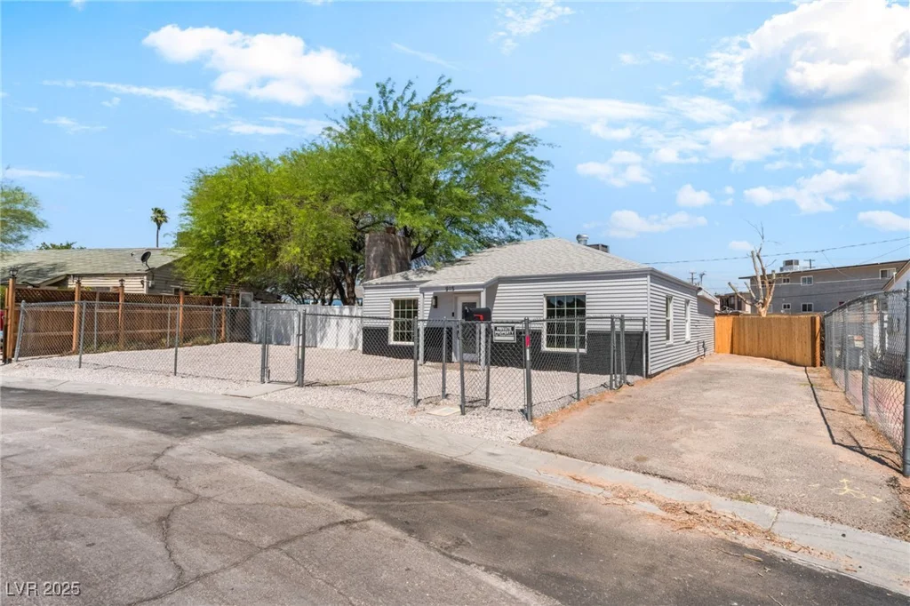 915 Melrose, Las Vegas, NV 89101