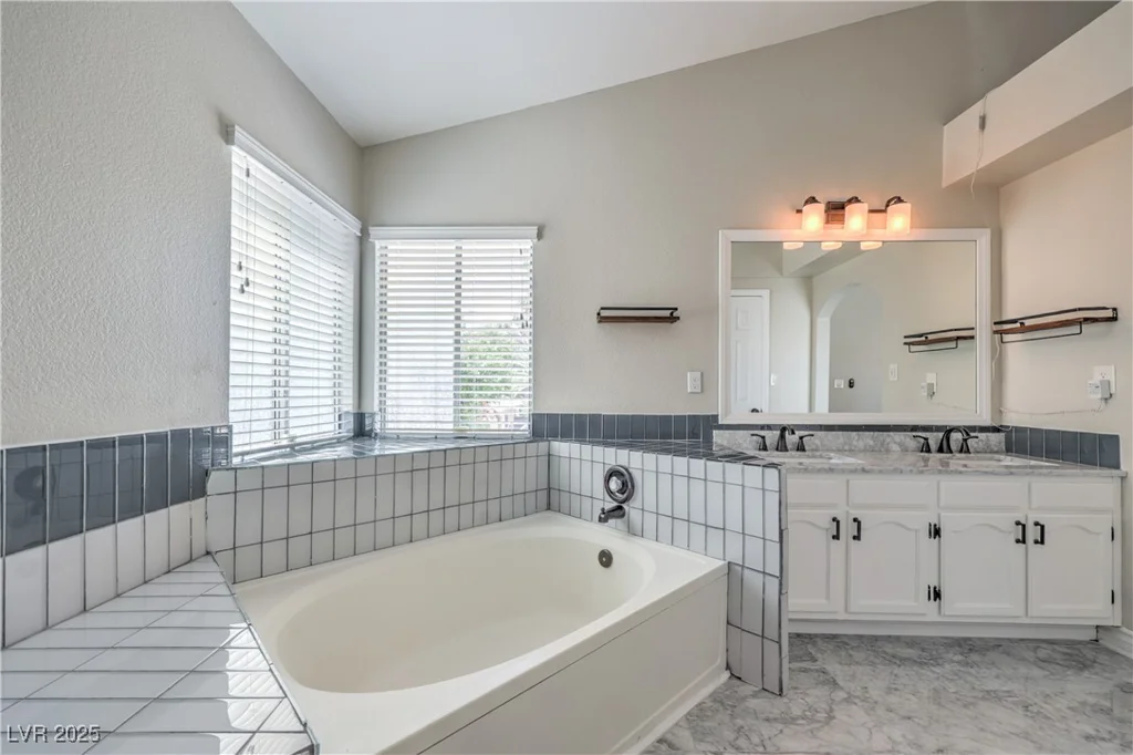 7633 Raven Hills, Las Vegas, NV 89149