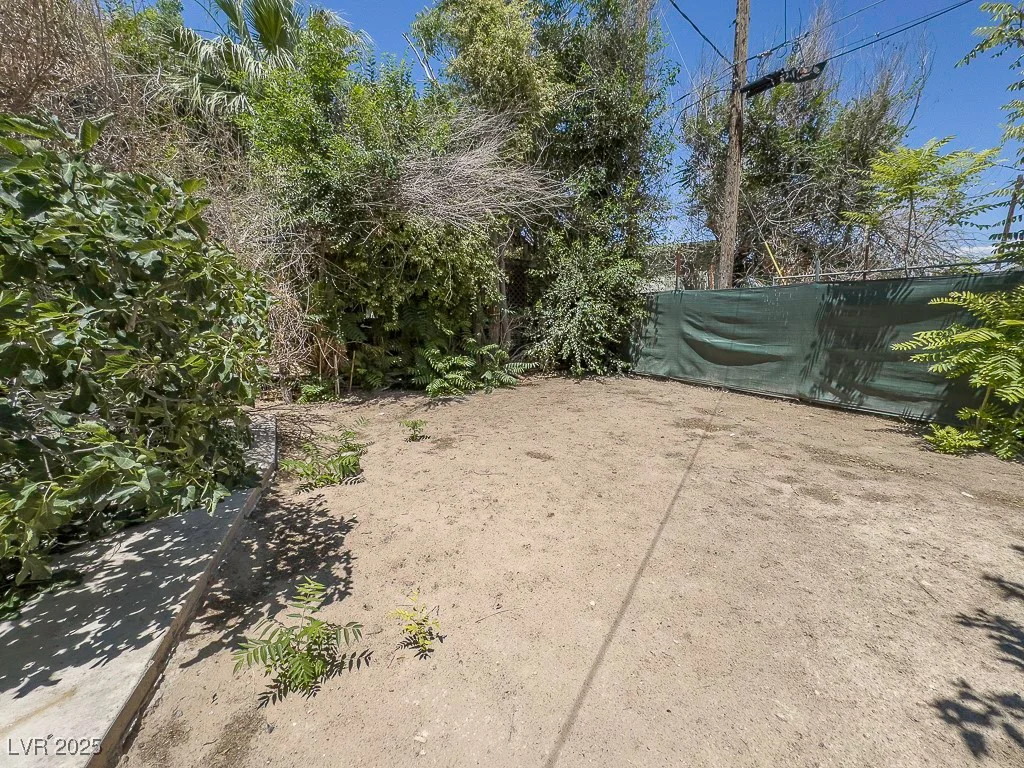 2713 Valley, Las Vegas, NV 89101