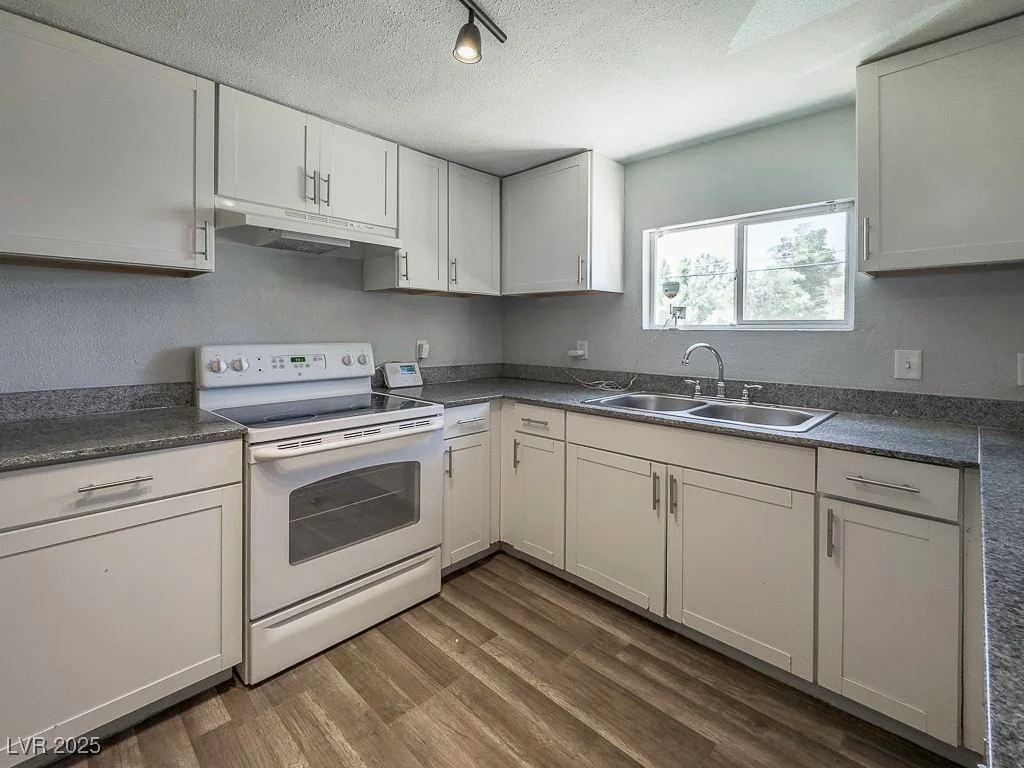 2713 Valley, Las Vegas, NV 89101