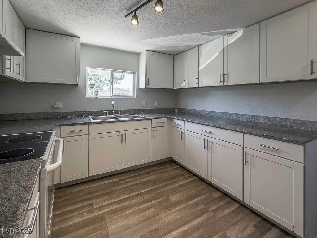 2713 Valley, Las Vegas, NV 89101