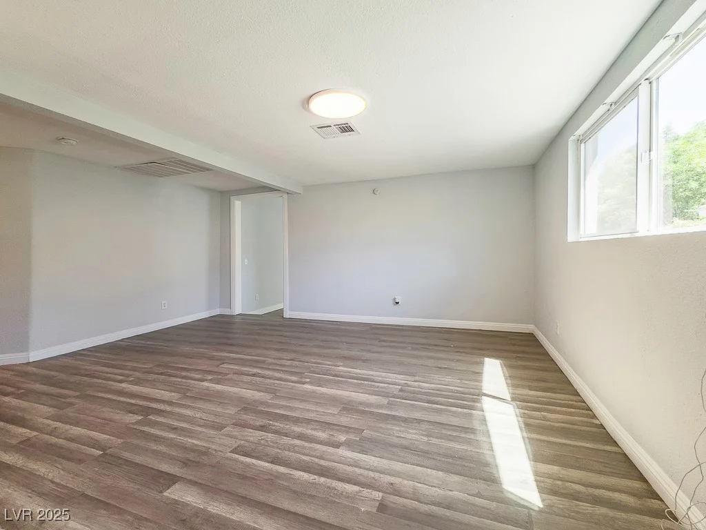 2713 Valley, Las Vegas, NV 89101