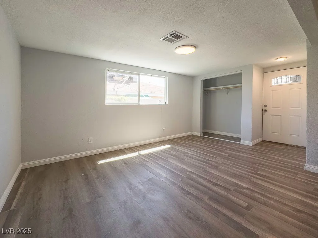 2713 Valley, Las Vegas, NV 89101