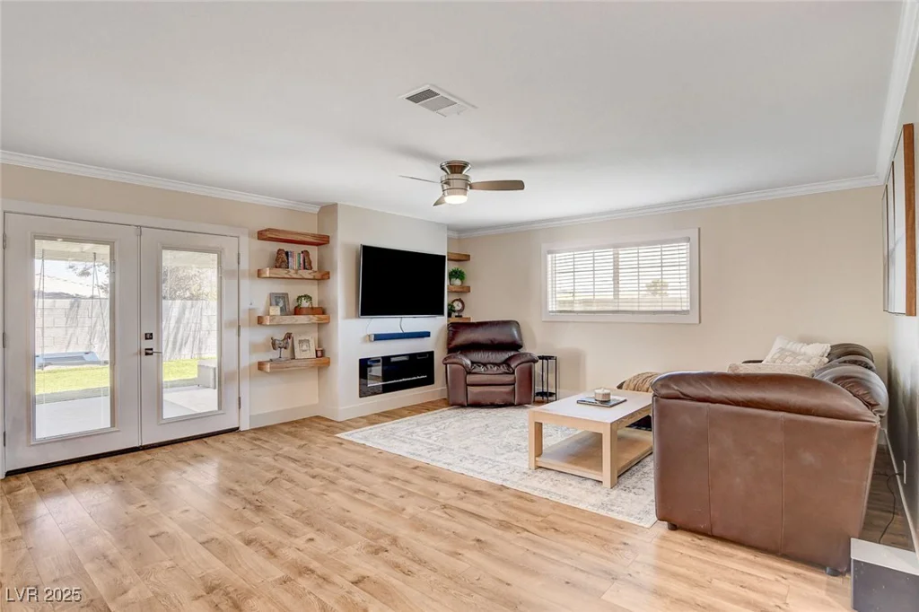 925 Alan Shepard, Las Vegas, NV 89145