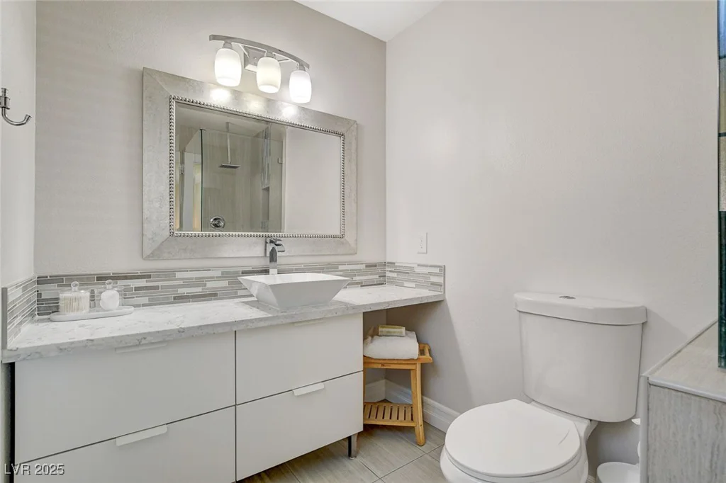 925 Alan Shepard, Las Vegas, NV 89145
