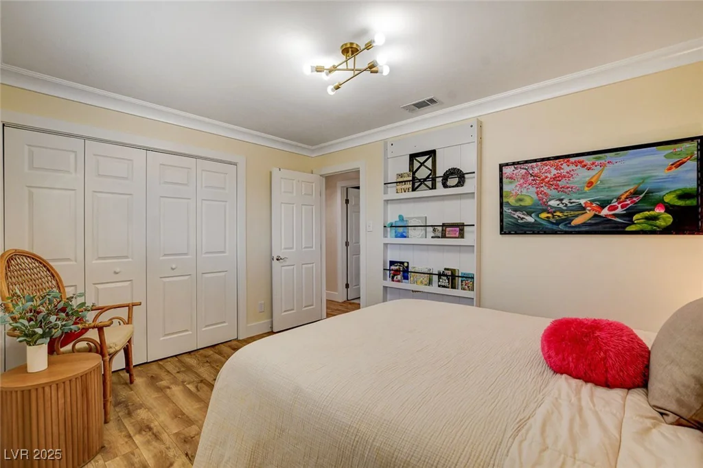 925 Alan Shepard, Las Vegas, NV 89145